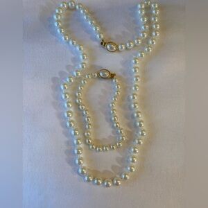 Talbots Vintage Faux Pearls Neck and Bracelet Set